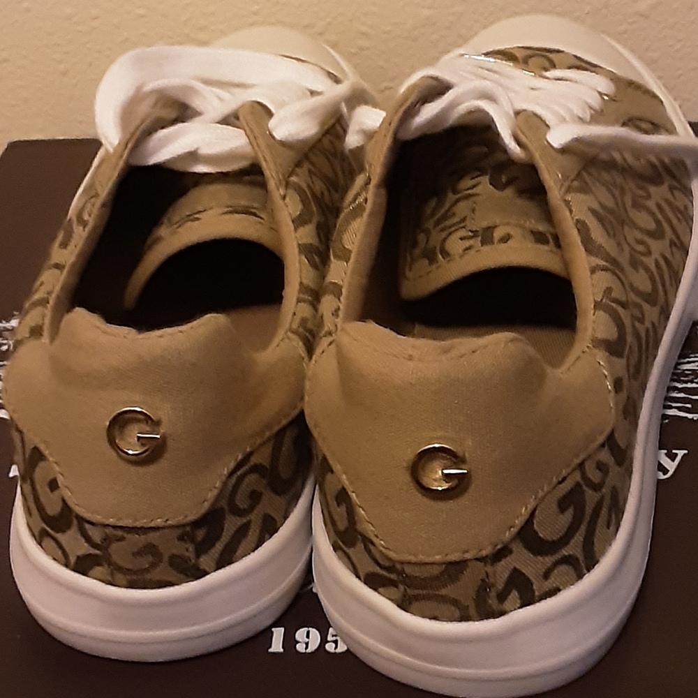 Guess Shoes Size 8 Canvas Monogram Sneakers NWOT - Picture 15 of 16